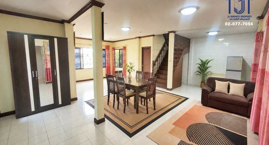 For sale 4 bedrooms townhouse in Wang Thonglang, Bangkok