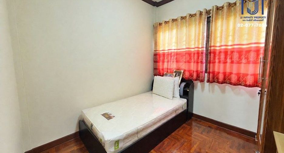 For sale 4 bedrooms townhouse in Wang Thonglang, Bangkok