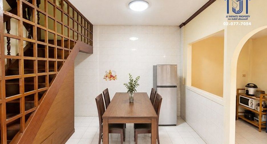 For sale 4 bedrooms townhouse in Wang Thonglang, Bangkok