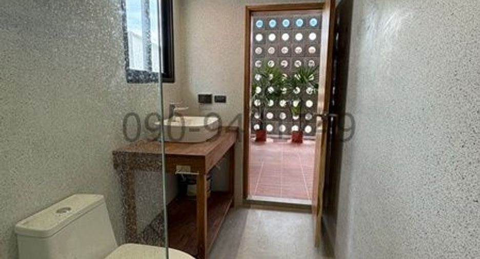For rent 2 bedrooms retail Space in Samphanthawong, Bangkok