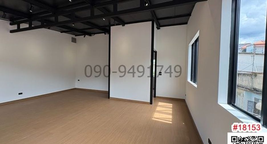For rent 2 bedrooms retail Space in Samphanthawong, Bangkok