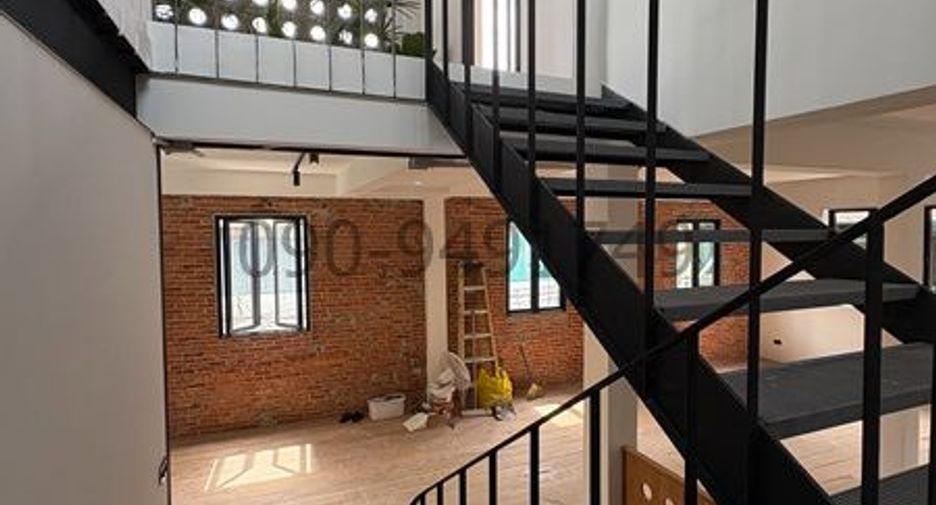 For rent 2 bedrooms retail Space in Samphanthawong, Bangkok