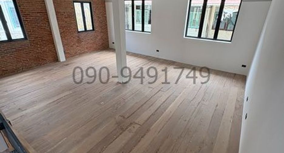 For rent 2 bedrooms retail Space in Samphanthawong, Bangkok