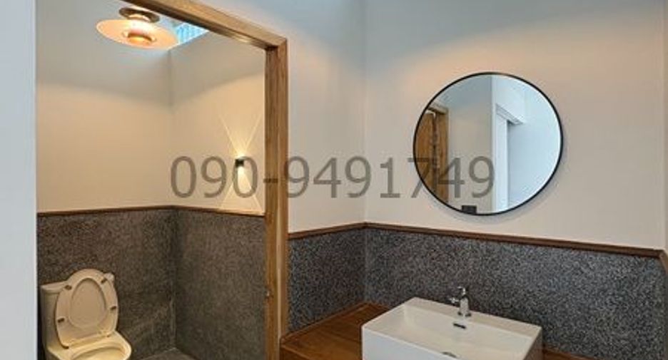For rent 2 bedrooms retail Space in Samphanthawong, Bangkok