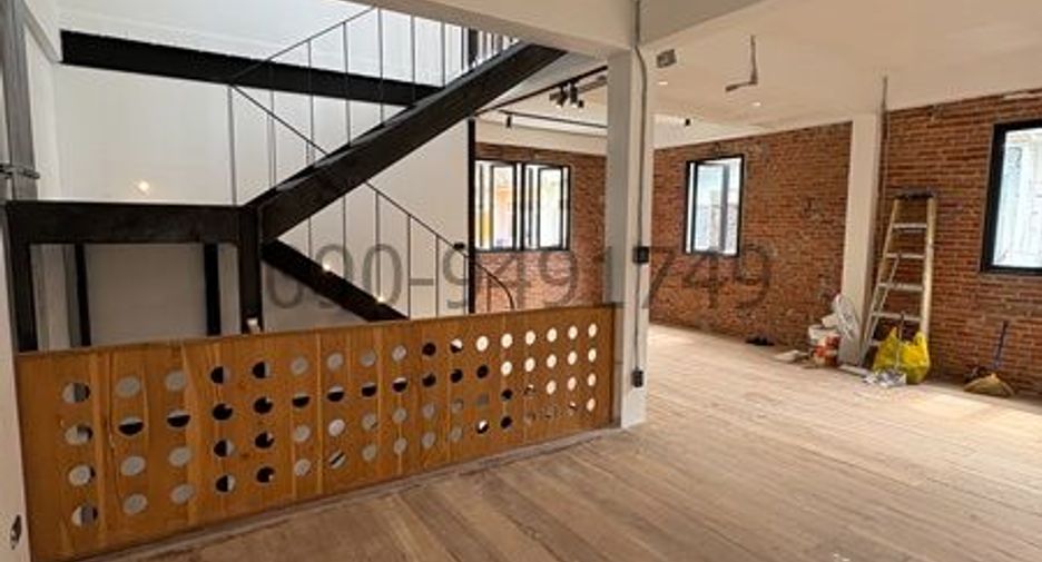 For rent 2 bedrooms retail Space in Samphanthawong, Bangkok