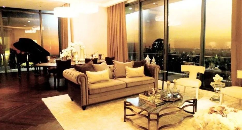 For sale 2 bedrooms condo in Khlong Toei, Bangkok