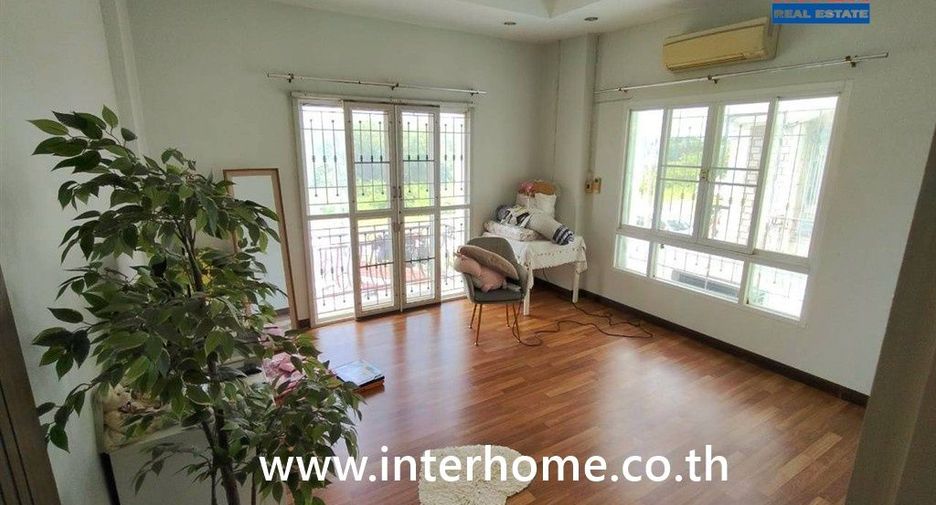 For sale 4 bedrooms townhouse in Bang Khen, Bangkok
