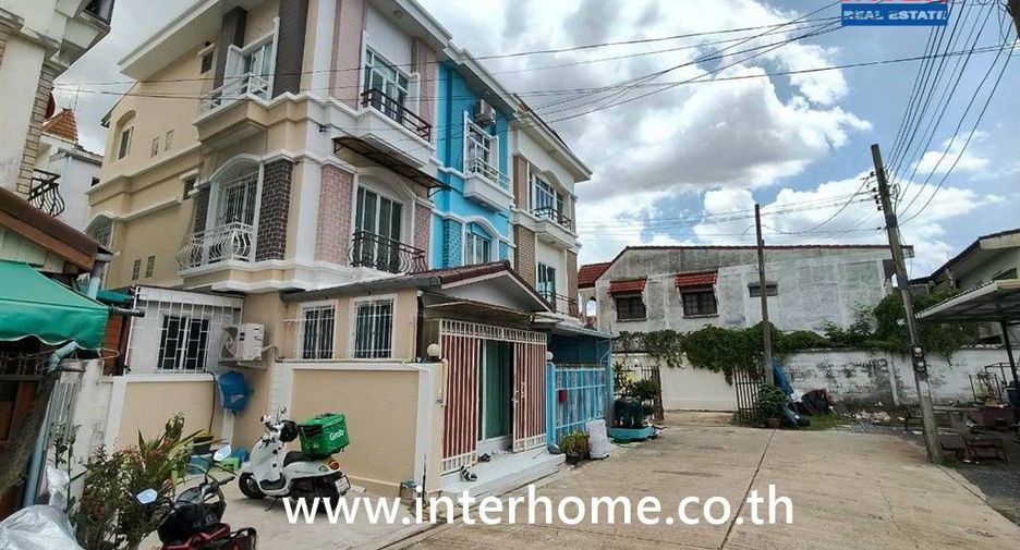 For sale 4 bedrooms townhouse in Bang Khen, Bangkok