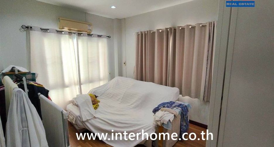 For sale 4 bedrooms townhouse in Bang Khen, Bangkok