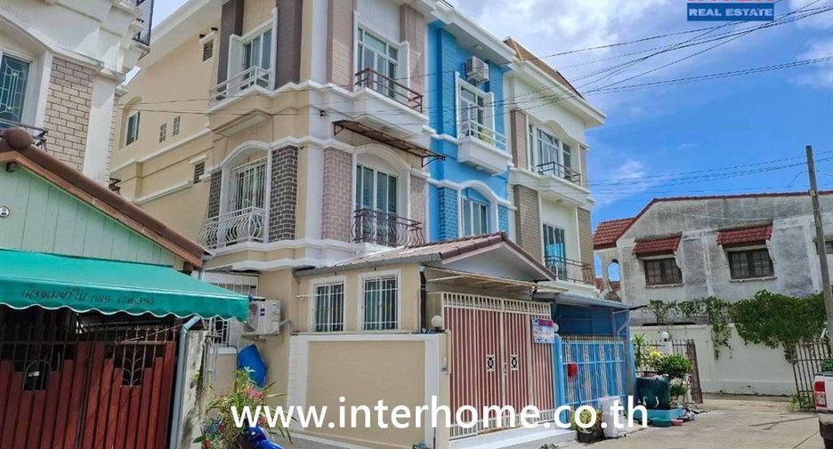 For sale 4 bedrooms townhouse in Bang Khen, Bangkok