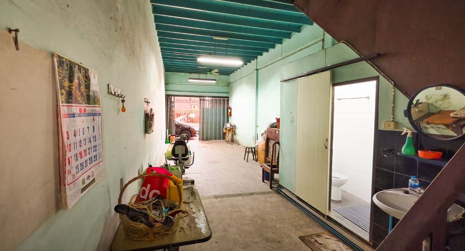 Gewerbefläche zum Kauf mit 3 Zimmer in Sathon, Bangkok