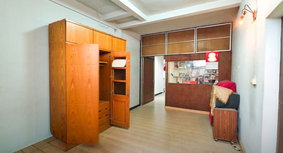 Gewerbefläche zum Kauf mit 3 Zimmer in Sathon, Bangkok