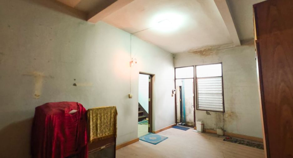 Gewerbefläche zum Kauf mit 3 Zimmer in Sathon, Bangkok