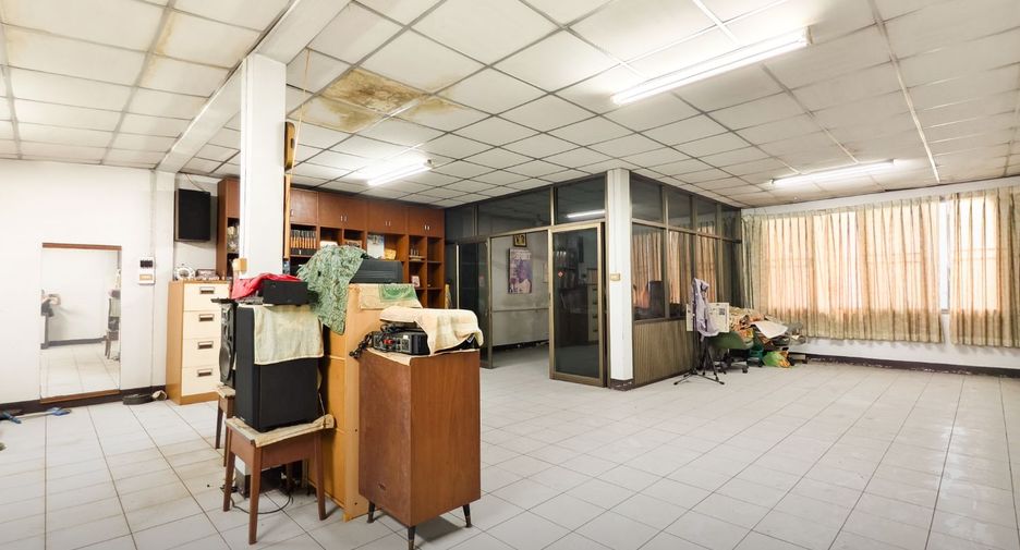 Gewerbefläche zum Kauf mit 3 Zimmer in Sathon, Bangkok