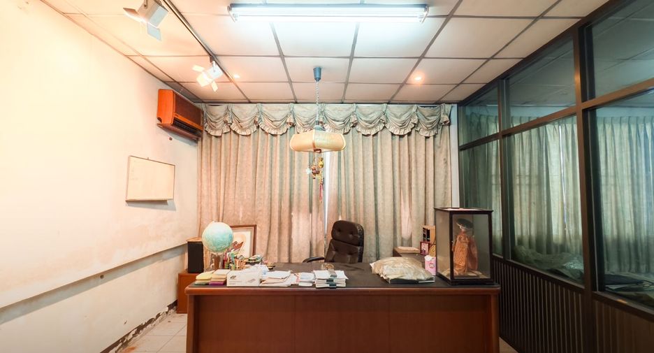 Gewerbefläche zum Kauf mit 3 Zimmer in Sathon, Bangkok
