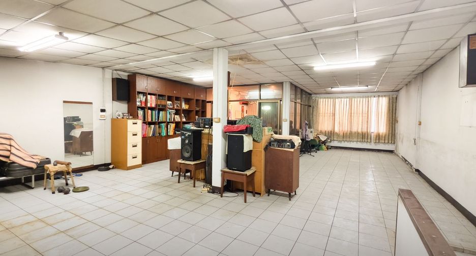 Gewerbefläche zum Kauf mit 3 Zimmer in Sathon, Bangkok