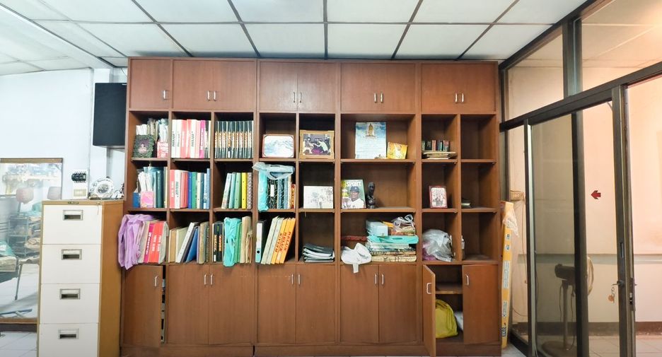 Gewerbefläche zum Kauf mit 3 Zimmer in Sathon, Bangkok