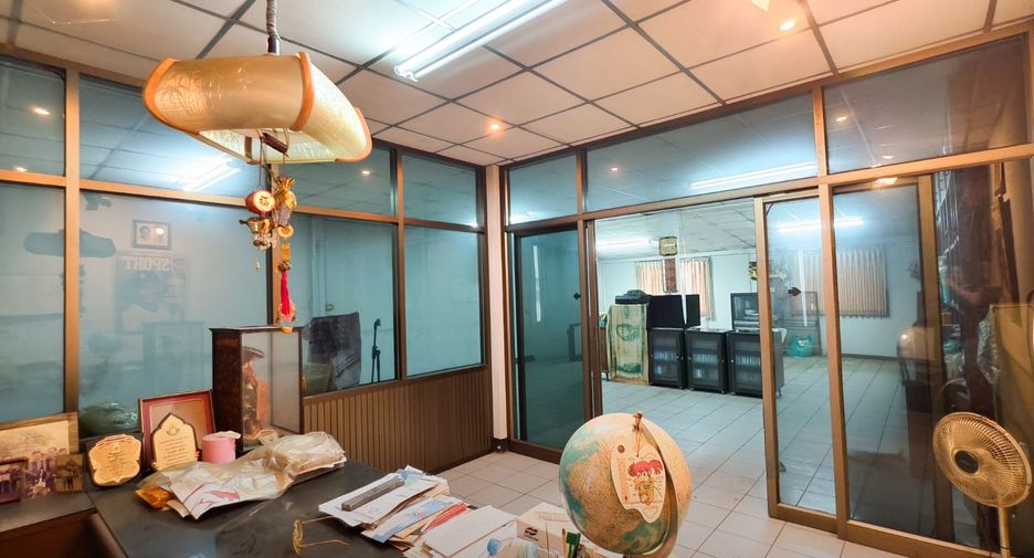 Gewerbefläche zum Kauf mit 3 Zimmer in Sathon, Bangkok