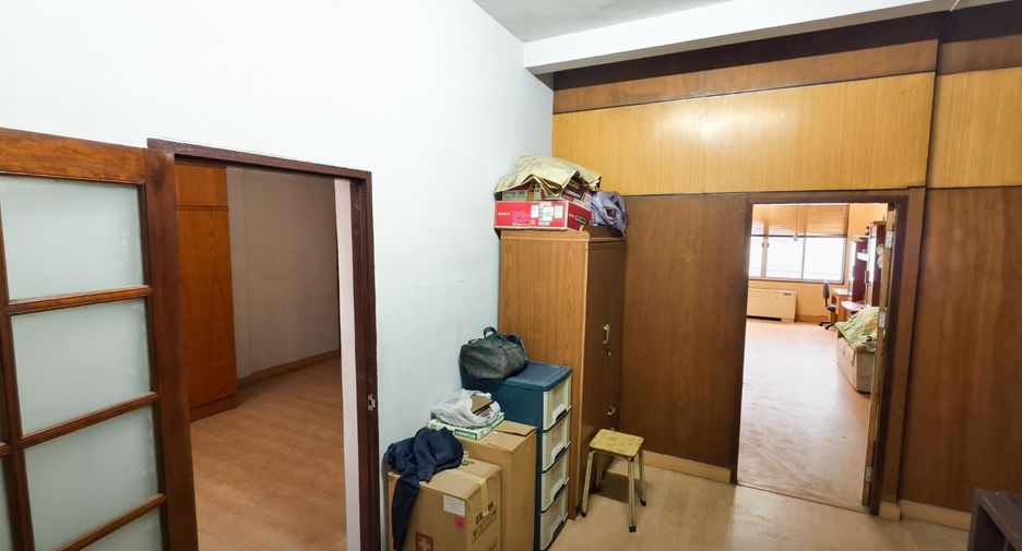 Gewerbefläche zum Kauf mit 3 Zimmer in Sathon, Bangkok