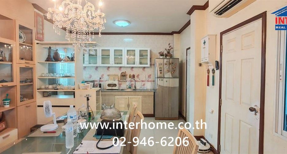 For sale 4 ベッドルーム townhouse in Mueang Nonthaburi, Nonthaburi