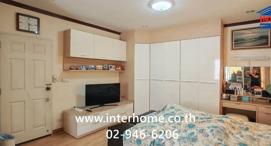 For sale 4 ベッドルーム townhouse in Mueang Nonthaburi, Nonthaburi