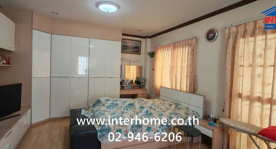 For sale 4 ベッドルーム townhouse in Mueang Nonthaburi, Nonthaburi