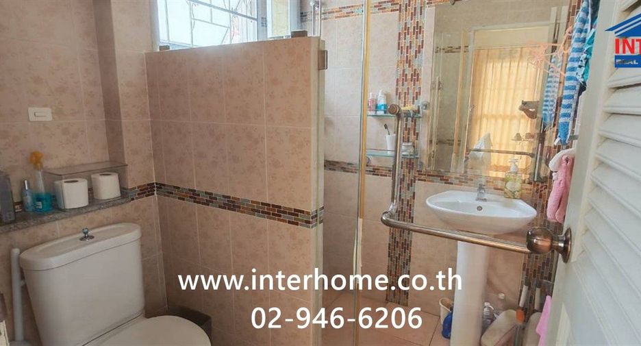 For sale 4 ベッドルーム townhouse in Mueang Nonthaburi, Nonthaburi