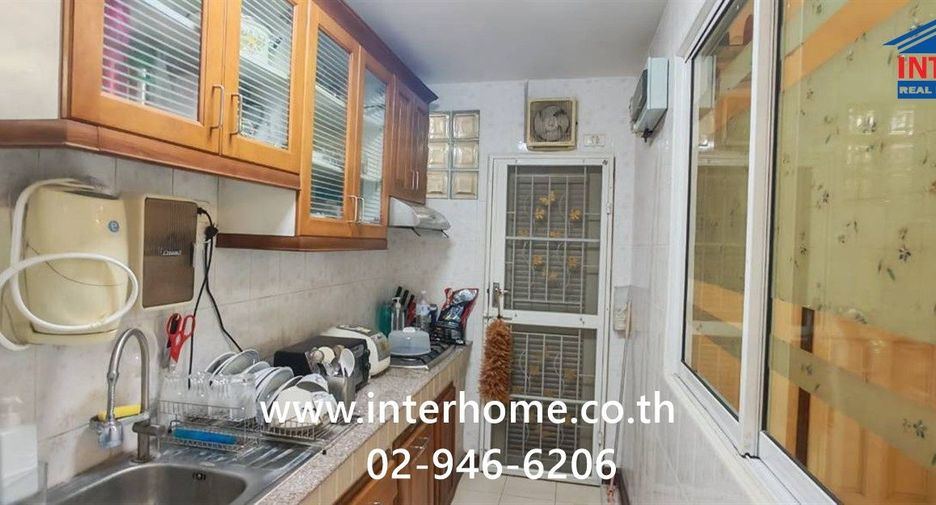 For sale 4 ベッドルーム townhouse in Mueang Nonthaburi, Nonthaburi