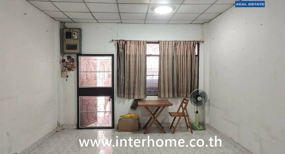 For sale 2 ベッドルーム townhouse in Wang Thonglang, Bangkok