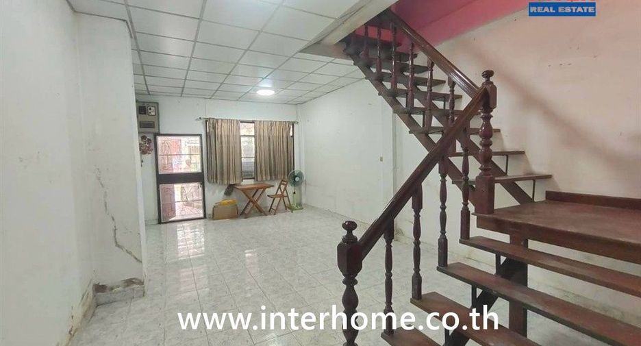 For sale 2 ベッドルーム townhouse in Wang Thonglang, Bangkok