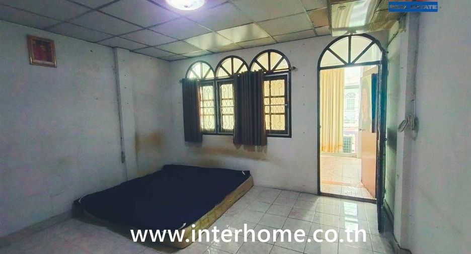 For sale 2 ベッドルーム townhouse in Wang Thonglang, Bangkok