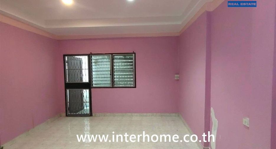 For sale 2 ベッドルーム townhouse in Wang Thonglang, Bangkok