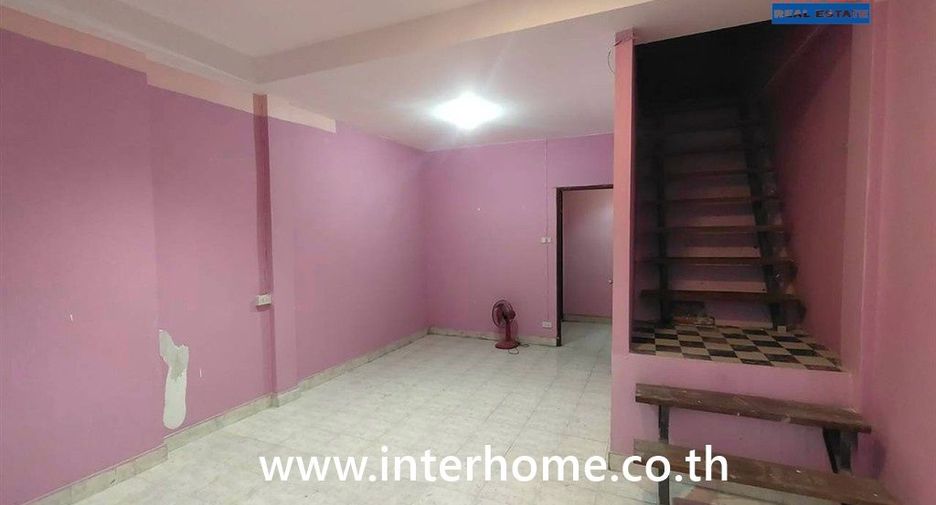 For sale 2 ベッドルーム townhouse in Wang Thonglang, Bangkok