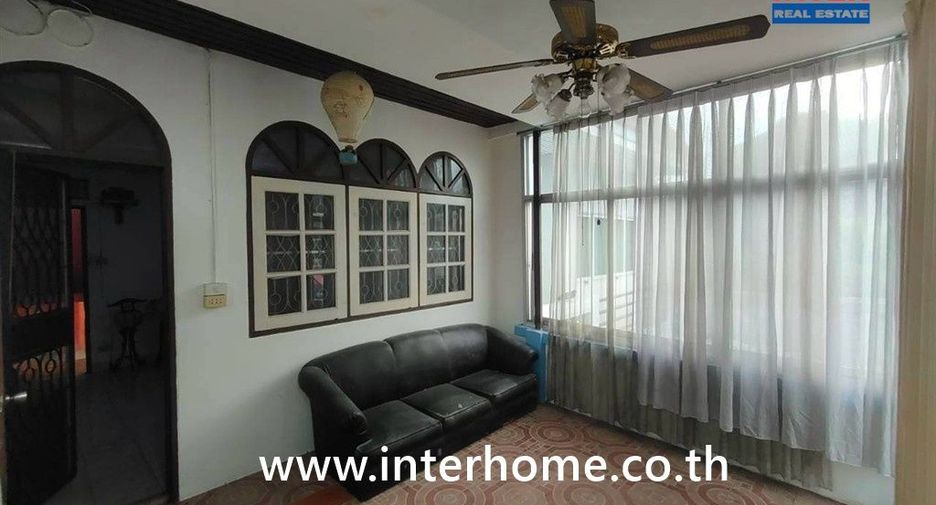 For sale 2 ベッドルーム townhouse in Wang Thonglang, Bangkok