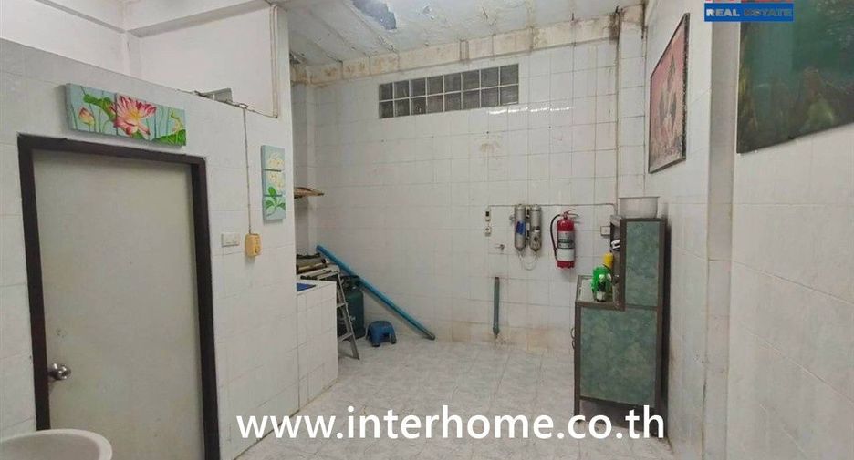 For sale 2 ベッドルーム townhouse in Wang Thonglang, Bangkok