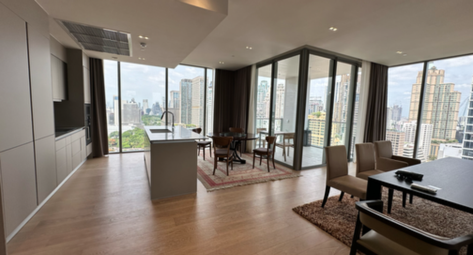 For rent and for sale 3 bedrooms condo in Pathum Wan, Bangkok