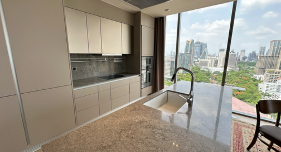For rent and for sale 3 bedrooms condo in Pathum Wan, Bangkok