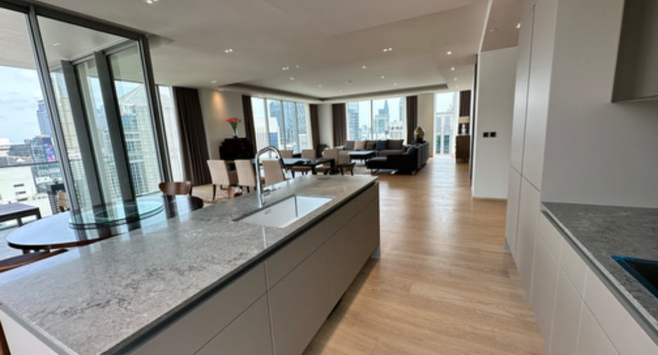 For rent and for sale 3 bedrooms condo in Pathum Wan, Bangkok