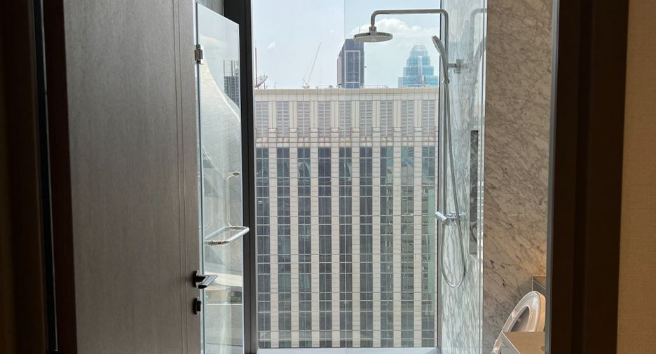 For rent and for sale 3 bedrooms condo in Pathum Wan, Bangkok