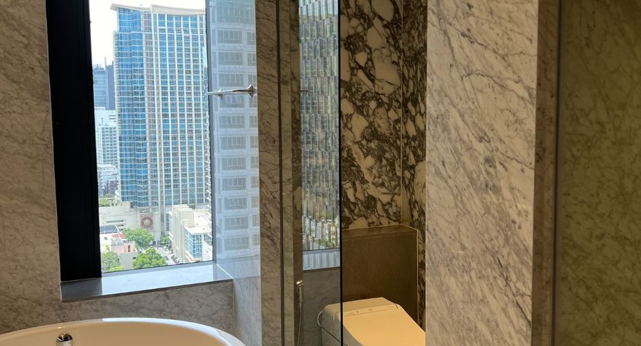 For rent and for sale 3 bedrooms condo in Pathum Wan, Bangkok