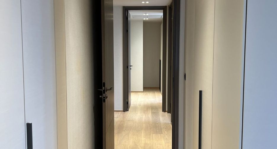For rent and for sale 3 bedrooms condo in Pathum Wan, Bangkok