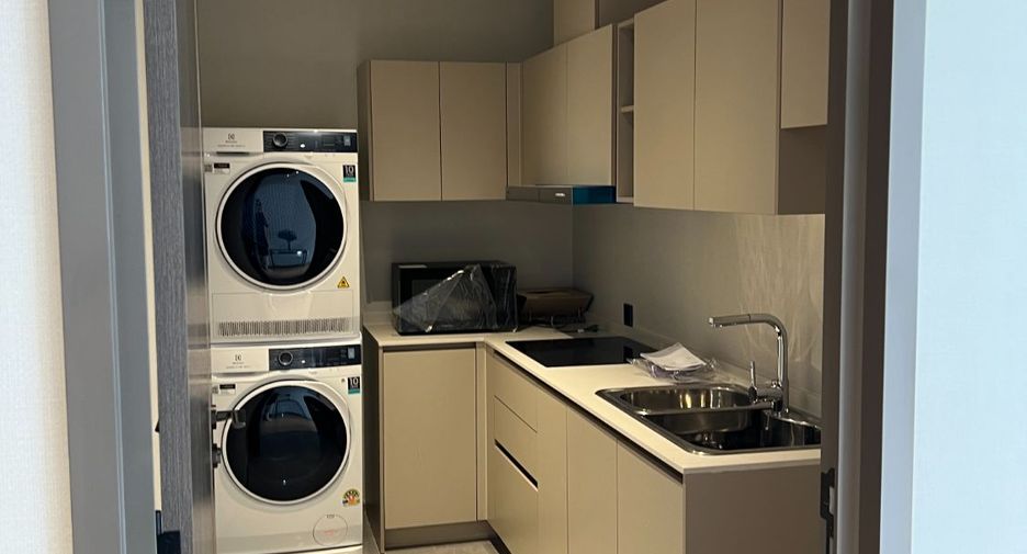 For rent and for sale 3 bedrooms condo in Pathum Wan, Bangkok
