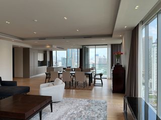 Condo en alquiler y en venta de 3 habitaciones en Pathum Wan, Bangkok