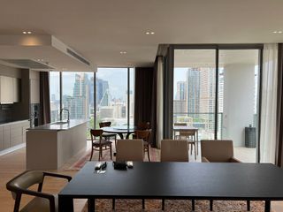 Condo en alquiler y en venta de 3 habitaciones en Pathum Wan, Bangkok