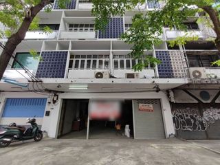 For rent studio condo in Pom Prap Sattru Phai, Bangkok