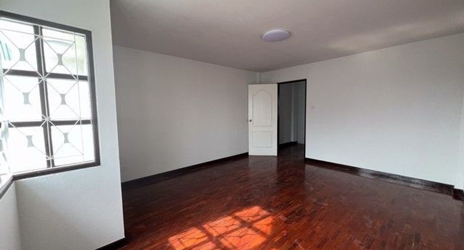 For sale 2 bedrooms townhouse in Lam Luk Ka, Pathum Thani