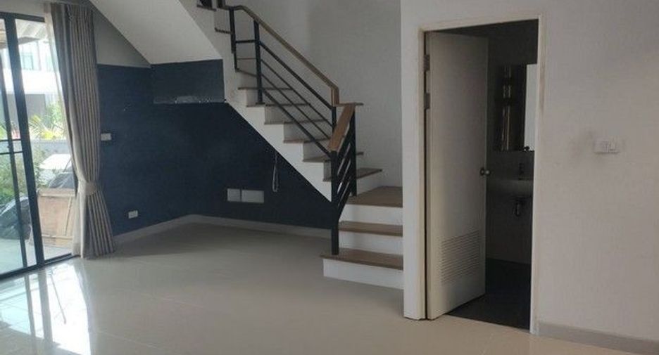Casa adosada en venta de 3 habitaciones en Khlong Luang, Pathum Thani