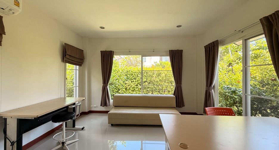 For rent 3 bedrooms house in San Kamphaeng, Chiang Mai