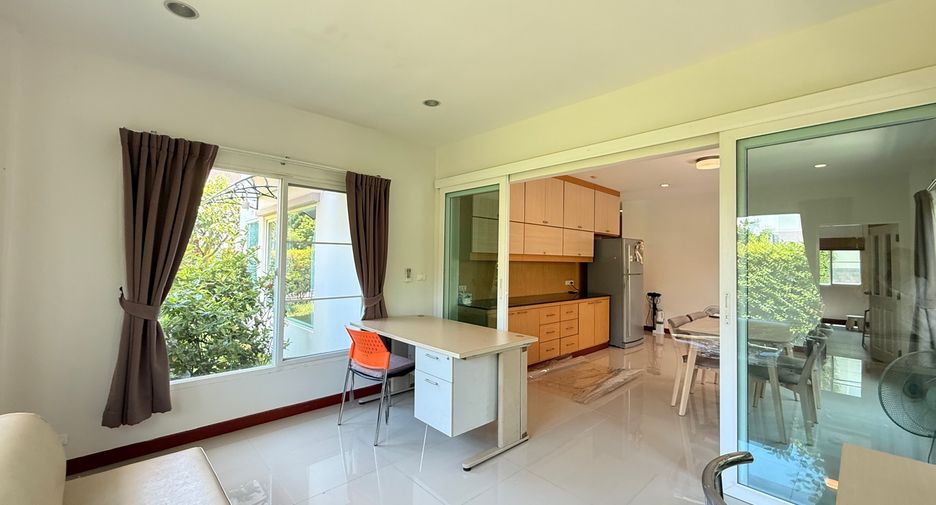 For rent 3 bedrooms house in San Kamphaeng, Chiang Mai