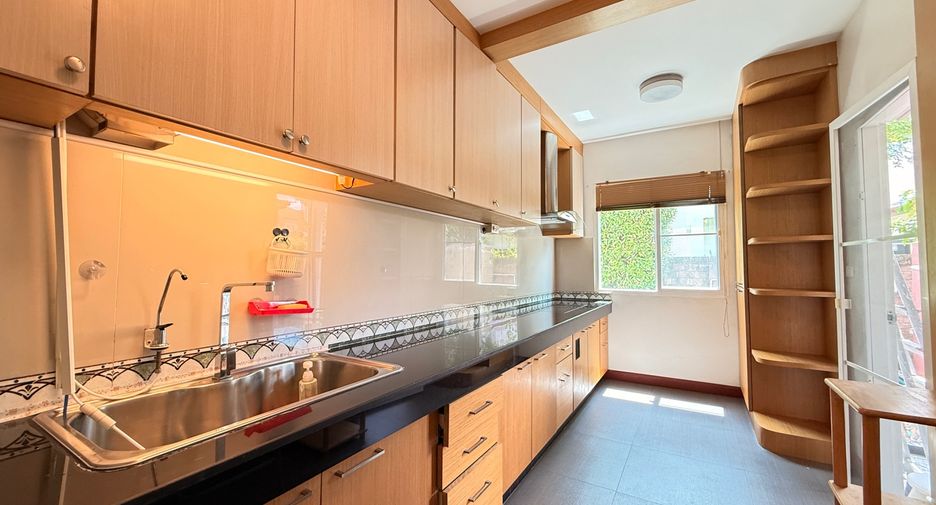 For rent 3 bedrooms house in San Kamphaeng, Chiang Mai